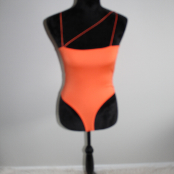 Spaghetti strap crossover bodysuit - Picture 2 of 8